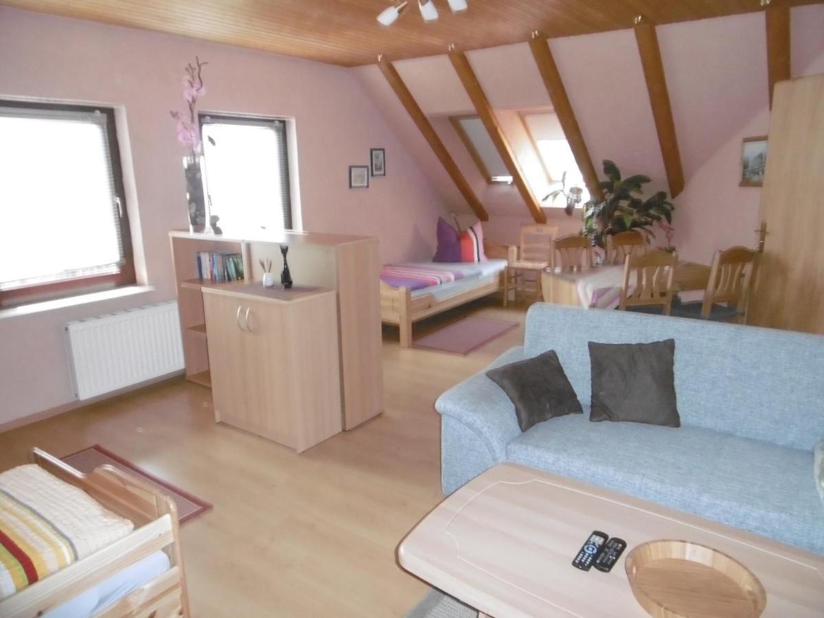 Ferienwohnungen Moritz Riechheim Exteriör bild